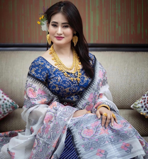 Victoria Quiyo from Imphal recieved SDP IAWA Iconic International Women Award from Amar Cine Productions