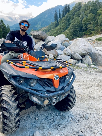 Namrata Sharma And  Mandeep Gujjar Shoot A Music Video Being Directed By Alok Shrivastava