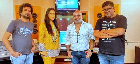 अपकमिंग वेब सीरीज ” वायरल विलेज ‘ को मिली अमृता फडणवीस की आवाज