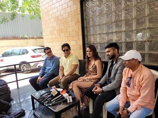 Director Sajan Agarwal recorded Song With Aman Verma – Ruchi Gujjar and Jubin Saha for video album Ek Ladki