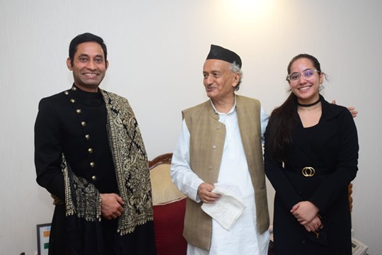 Parliamentarian Officer Dr  Pradeep Kumar Yadav conferred the Atal National Award by the Governor Shri Bhagat Singh Koshyari at Raj Bhavan  Mumbai