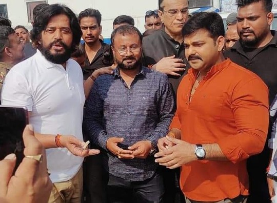 देवेन्द्र तिवारी की पवन सिंह और रवि किशन स्टारर फ़िल्म “मेरा भारत महान” ने लिया बम्पर ओपनिंग