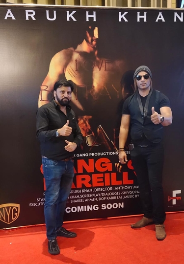 फारुख खान को निर्देशक अभिषेक दुधैया ने लॉन्च किया, जिनके हाथों से “गैंग ऑफ बरेली” के पोस्टर का हुआ अनावरण