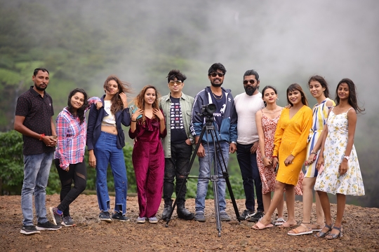 Shantanu Bhamare’s The Romantic Bollywood Hindi Video Album BABY DE EK CHANCE Shooting Completed At Alibag Beach