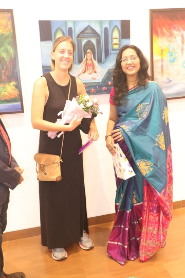The Exhibition of Famous Painter Sarika Banka’s paintings SATV Inaugurated at Nehru Center Mumbai