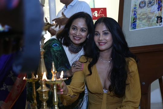 Artist Rakhi through her paintings expressing devotion and passion  Rakhi S Baid – Amazing paintings to be seen through Krishnansh Sangrah