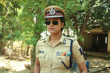 खाकी वर्दी में वायरल हुआ भोजपुरी मर्दानी यामिनी सिंह का फोटो