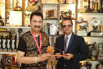 Bollywood Singer Kumar Sanu Honored By World Records India For His Record Feat