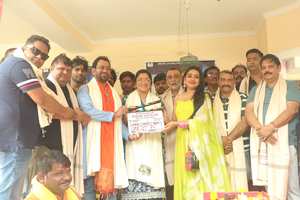 दिनेश लाल यादव निरहुआ, आम्रपाली दूबे फिर एक साथ शुरू की भोजपुरी फिल्म ‘मैं मायके चली जाऊँगी’ की शूटिंग