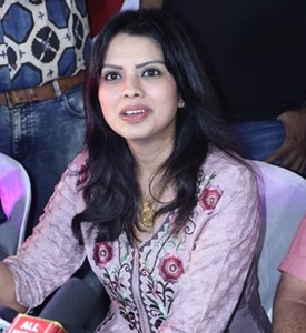 Pallavi (Tai) Kunal Sarmalkar And Milton Fernandes Celebrated Christmas With Disabled And Orphan Children At Willingdon Catholic Gymkhana